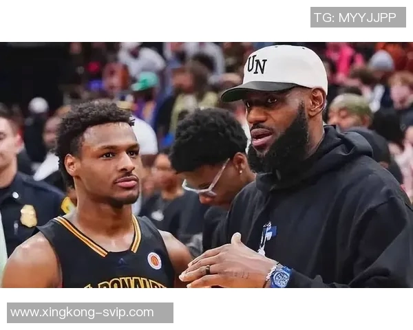 父子同台创历史詹姆斯与布朗尼在NBA赛场上携手共进