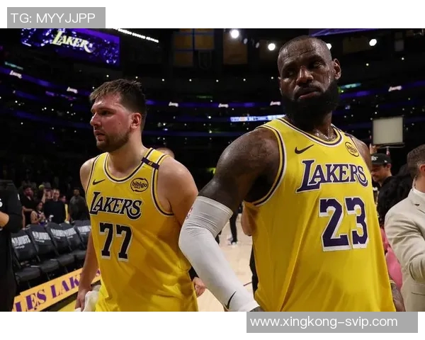 FIBA转发山寨球星合照引发热议大声喊出詹姆斯东契奇库里的名字