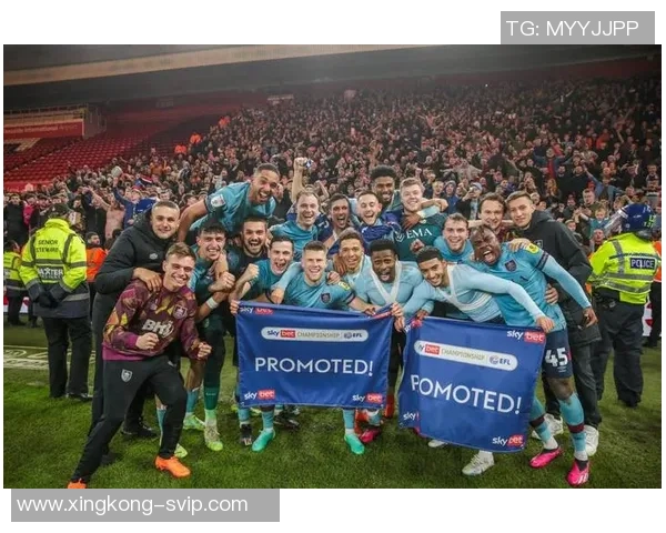 孔帕尼为妻子庆祝40岁生日专程回曼市包下豪华酒店盛大庆典