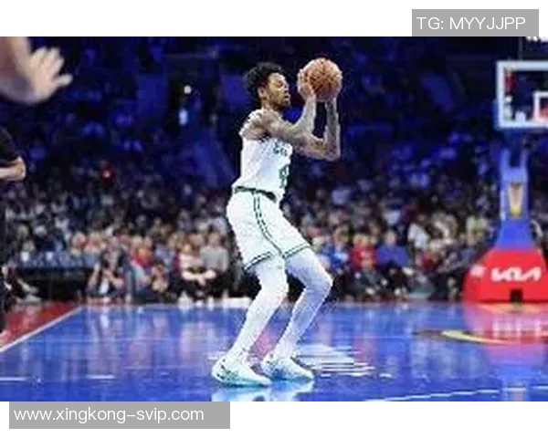 安芬尼西蒙斯表现出色16投10中砍下23分助球队迎战困难局面