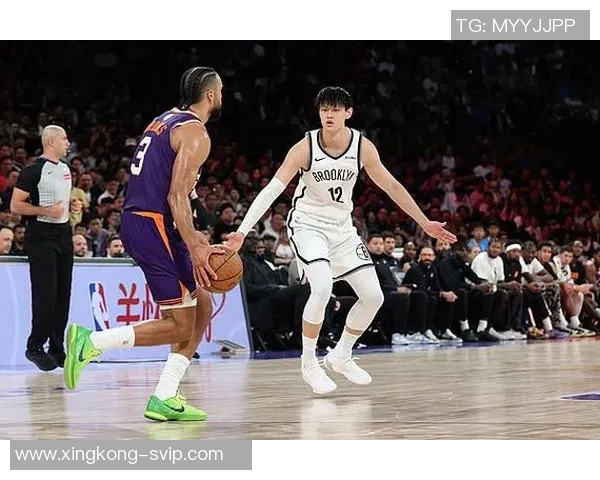 曾凡博在篮网首秀穿韦德之道12展现出色表现引发球迷热议