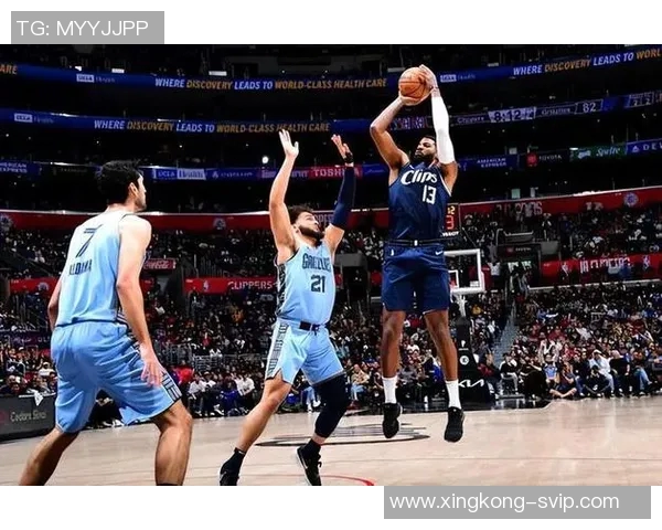 攻防兼备的保罗乔治全场表现出色11投7中贡献23分4篮板5助攻2抢断1盖帽正负值高达25