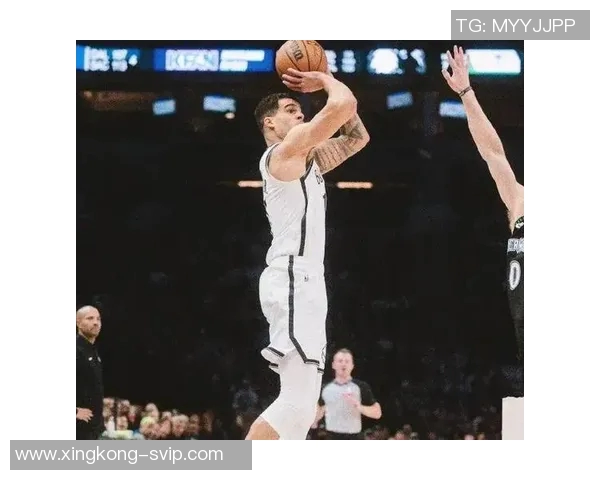 小迈克尔波特半场表现出色14中7砍下20分外加8篮板三分球命中率高达50