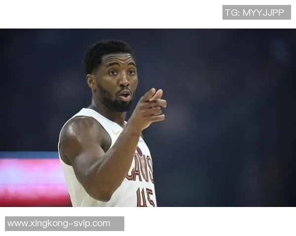 米切尔半场表现抢眼16分钟内高效贡献12分3板1助1断1帽