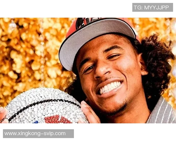 杰伦格林接受采访时被罗伊斯奥尼尔庆祝撞飞引发热议